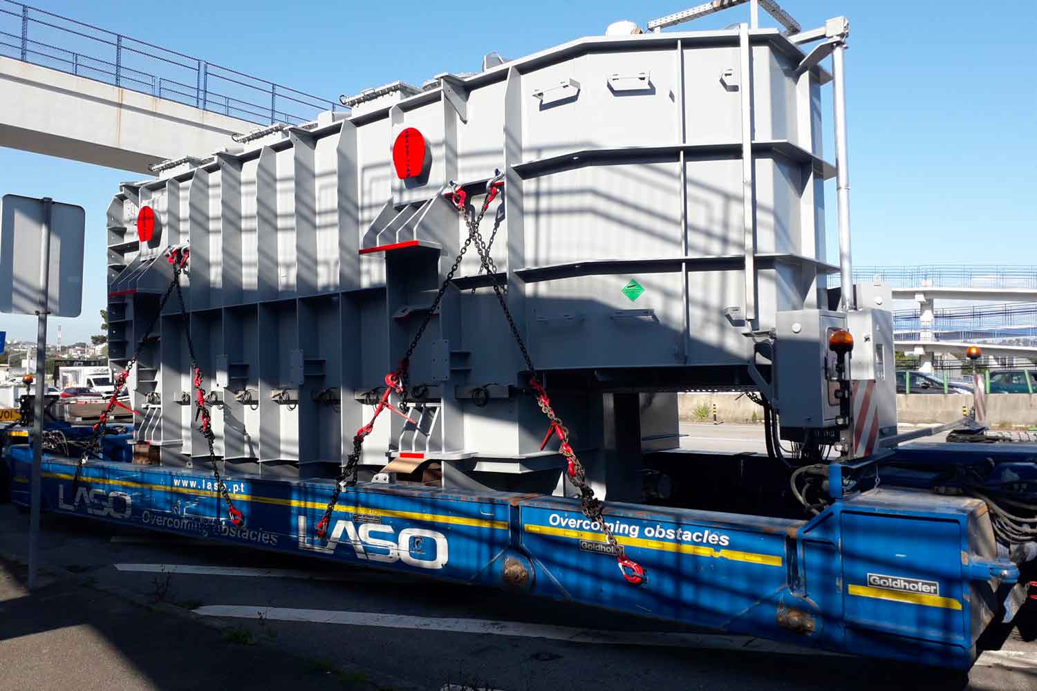 Au Zimbabwe, le projet d’alimentation électrique de près de 15 milliards FCFA (23 millions de dollars) du ZimFund est prêt à démarrer suite à la livraison d’un nouveau transformateur. Au Zimbabwe, le projet d’alimentation électrique de près de 15 milliards FCFA (23 millions de dollars) du ZimFund est prêt à démarrer suite à la livraison d’un nouveau transformateur.