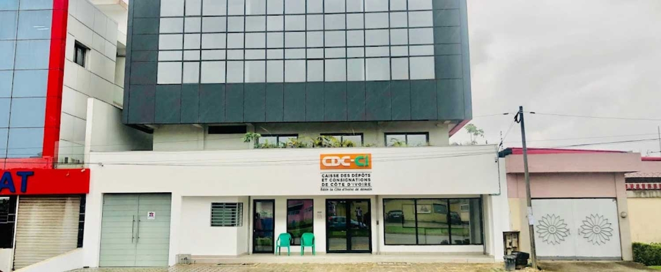 Le Groupe de la Banque africaine de développement fait don de 400 000 dollars pour renforcer les actions de la Caisse des dépôts et consignations de la Côte d'Ivoire. Le Groupe de la Banque africaine de développement fait don de 400 000 dollars pour renforcer les actions de la Caisse des dépôts et consignations de la Côte d'Ivoire.