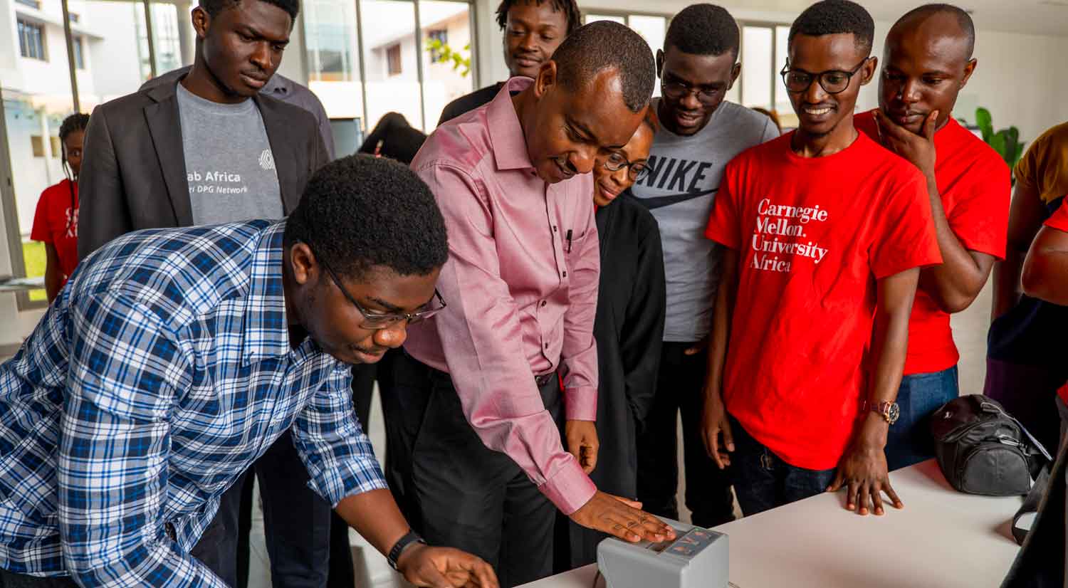 Des étudiants de l’université Carnegie Mellon au Rwanda, l’un des pays où le programme Codage pour l’emploi a été mis en œuvre. Des étudiants de l’université Carnegie Mellon au Rwanda, l’un des pays où le programme Codage pour l’emploi a été mis en œuvre.