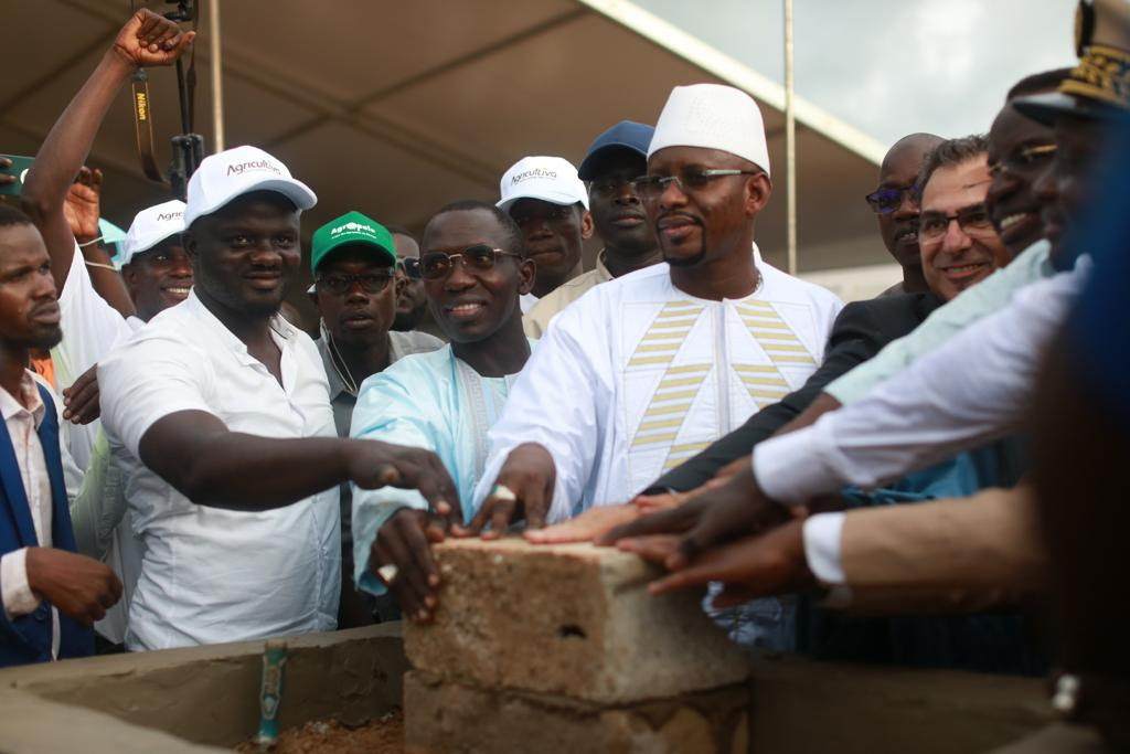 Le ministre sénégalais du Développement industriel et des Petites et Moyennes Industries, Moustapha Diop, au lancement du Projet Agropole Ouest (AGROPOLE WEST), l'un des projets phares de la Vision 2035 du Sénégal Sénégal Emergent Régime (PSE). Le ministre sénégalais du Développement industriel et des Petites et Moyennes Industries, Moustapha Diop, au lancement du Projet Agropole Ouest (AGROPOLE WEST), l'un des projets phares de la Vision 2035 du Sénégal Sénégal Emergent Régime (PSE).
