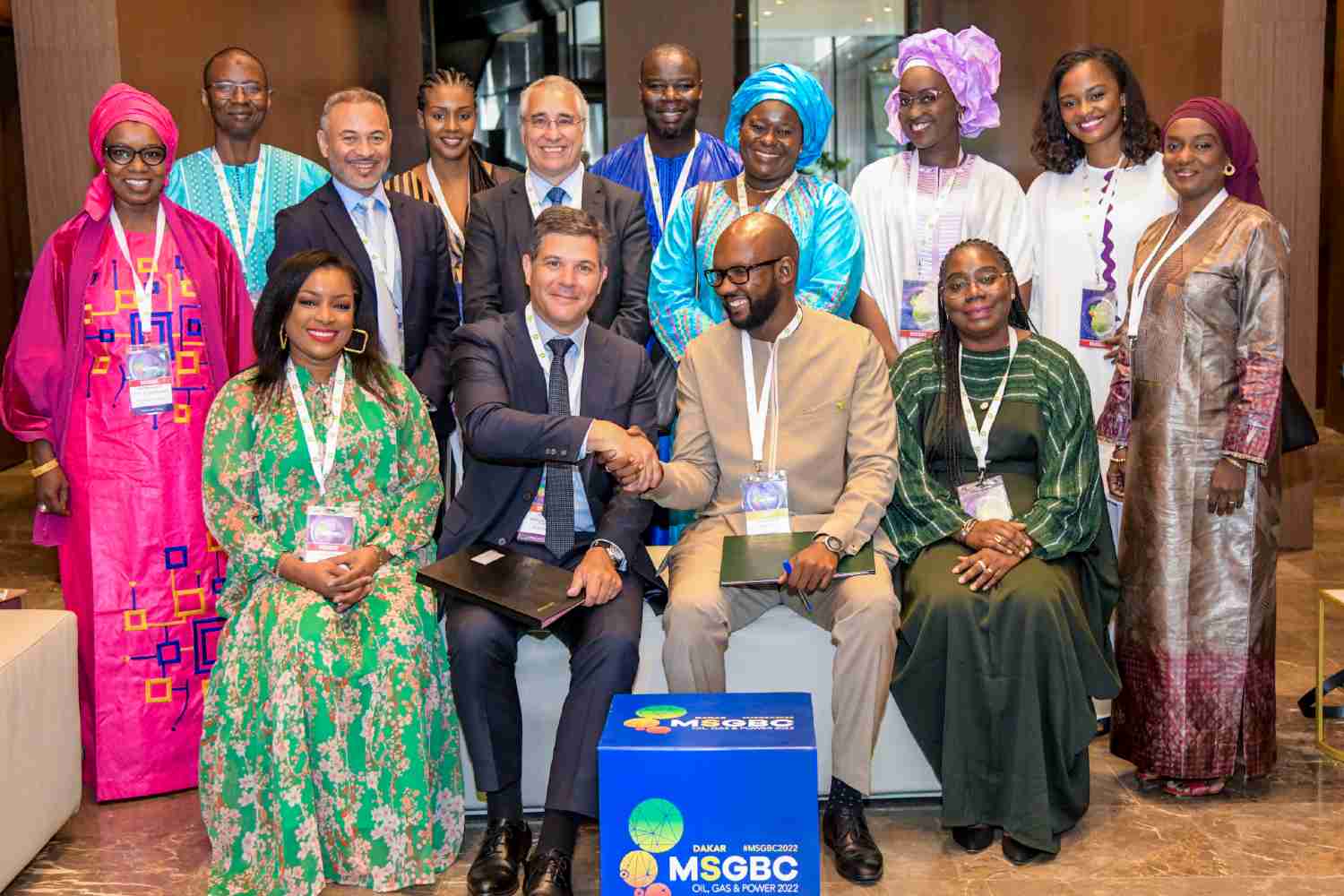 Photo de famille à la suite de la signature d'un protocole d'accord de partenariat entre Technip Energies et Petrosen. Photo de famille à la suite de la signature d'un protocole d'accord de partenariat entre Technip Energies et Petrosen.