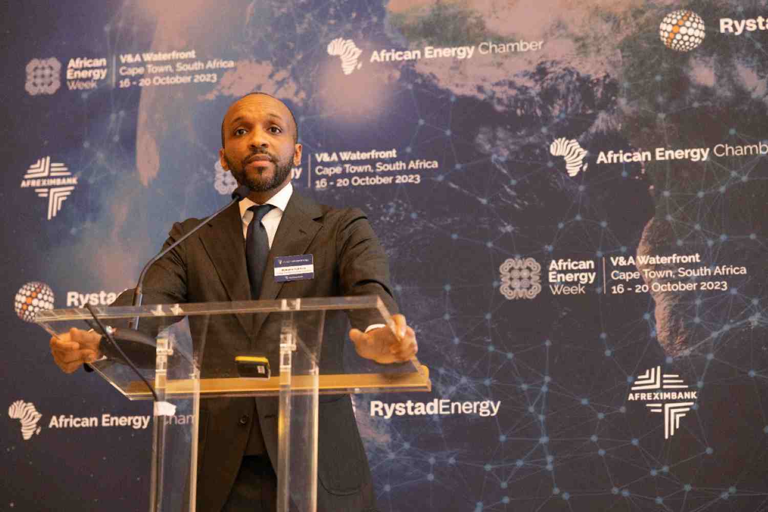 Mamadou Fall Kane, secrétaire permanent adjoint de COS Petrogaz, s'exprimant lors de la  réception Invest in African Energy  à Londres le 26 janvier - organisée par la  Chambre africaine de l'énergie. Mamadou Fall Kane, secrétaire permanent adjoint de COS Petrogaz, s'exprimant lors de la  réception Invest in African Energy  à Londres le 26 janvier - organisée par la  Chambre africaine de l'énergie.