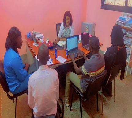 L'équipe d'enquête sur l'approvisionnement local en séance de travail avec les responsables de la Chambre de commerce, d'industrie et d'agriculture de la région de Saint-Louis. L'équipe d'enquête sur l'approvisionnement local en séance de travail avec les responsables de la Chambre de commerce, d'industrie et d'agriculture de la région de Saint-Louis.