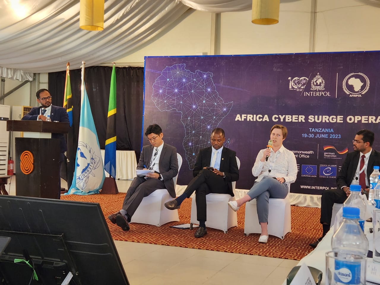 Kristina Ivanova de Group-IB participe à une table ronde dans le cadre de l'événement en personne d'Africa Cyber Surge II à Dar es Salam, en Tanzanie. Kristina Ivanova de Group-IB participe à une table ronde dans le cadre de l'événement en personne d'Africa Cyber Surge II à Dar es Salam, en Tanzanie.