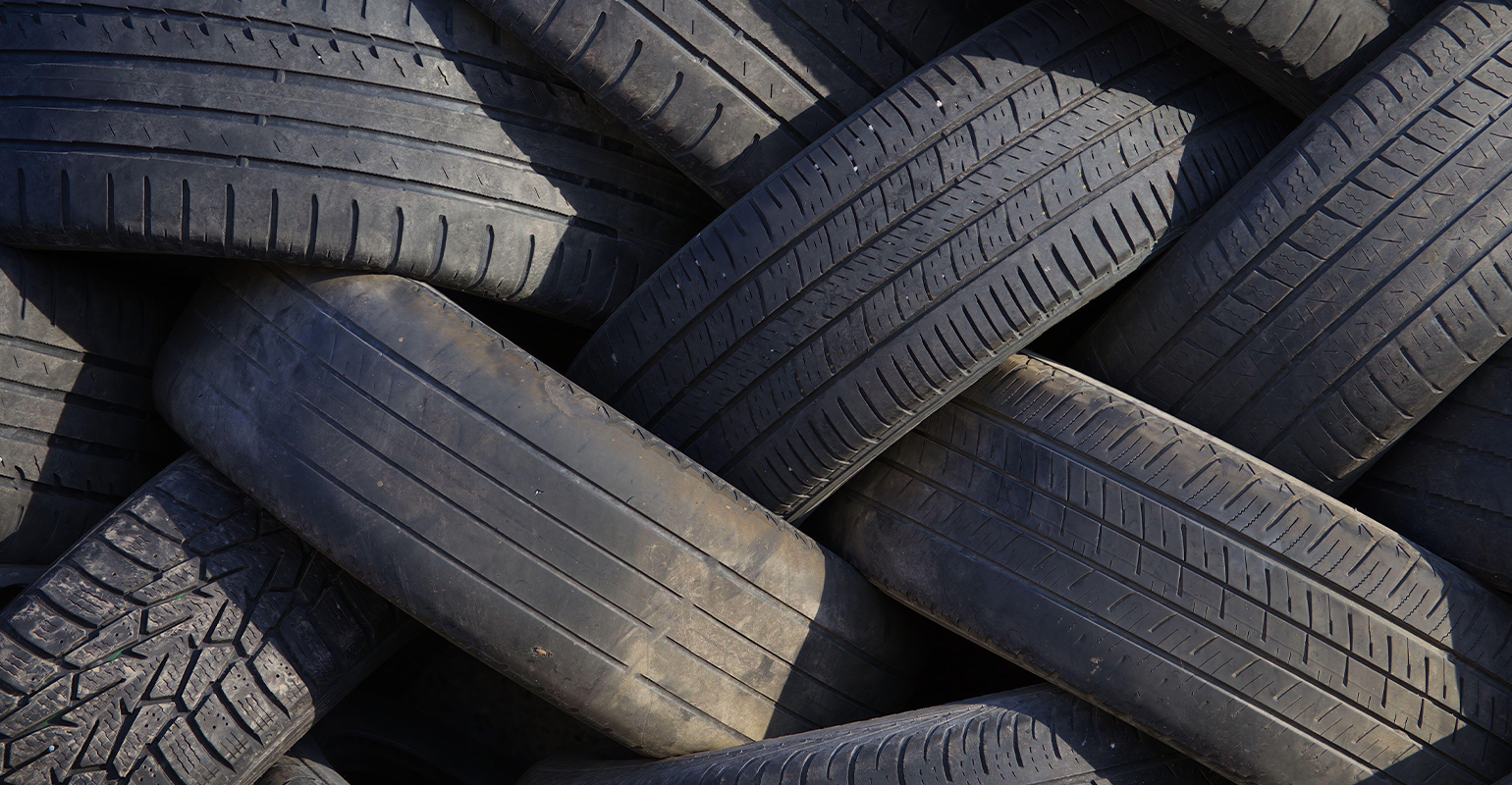 Une opportunité de marché pour les jeunes qui brûlent le pneus dans les manifestations de rue. Une opportunité de marché pour les jeunes qui brûlent le pneus dans les manifestations de rue.