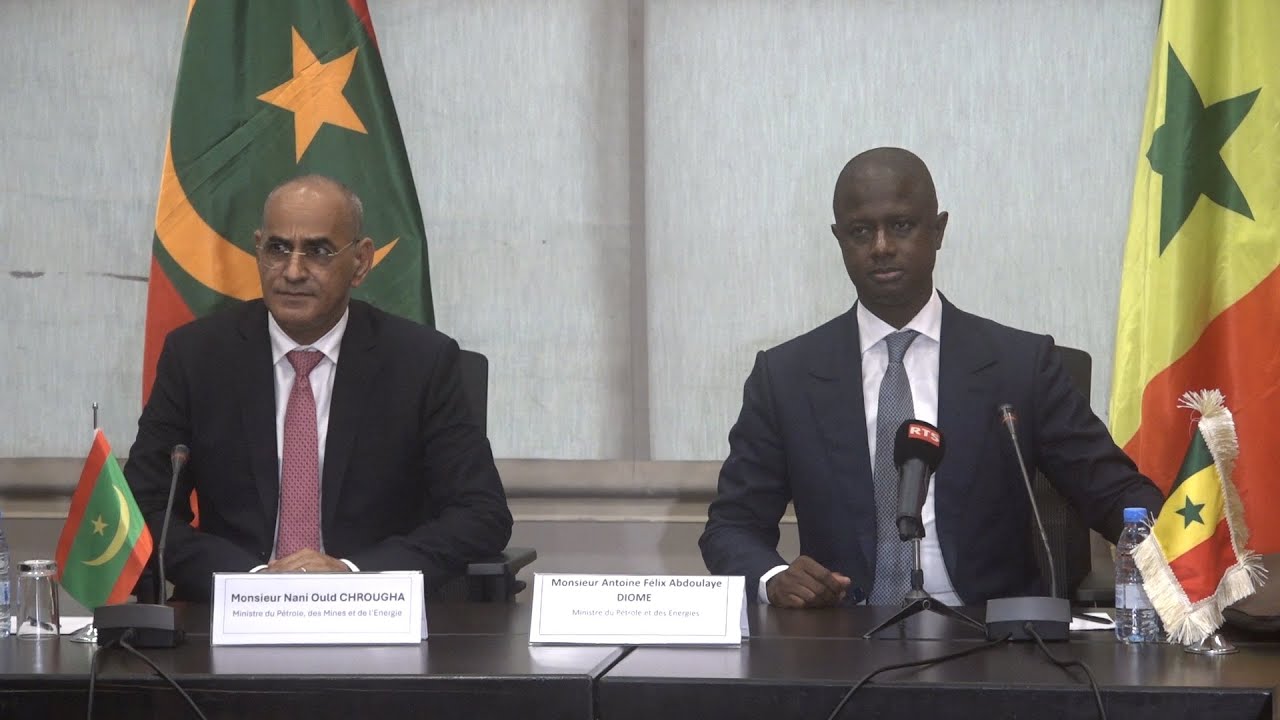 Le ministre des énergies et du pétrole, Antoine Félix Abdoulaye Diome, s’est entretenu ce vendredi, lors d’une séance de travail, avec son homologue mauritanien, Nany Ould Chrougha. Le ministre des énergies et du pétrole, Antoine Félix Abdoulaye Diome, s’est entretenu ce vendredi, lors d’une séance de travail, avec son homologue mauritanien, Nany Ould Chrougha.