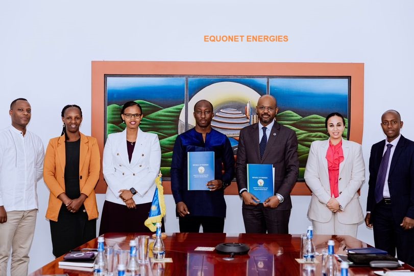 Le Directeur général de la Banque de Développement Shelter Afrique, Thierno-Habib Hann, lors de sa rencontre avec les autorité rwandaises. Le Directeur général de la Banque de Développement Shelter Afrique, Thierno-Habib Hann, lors de sa rencontre avec les autorité rwandaises.