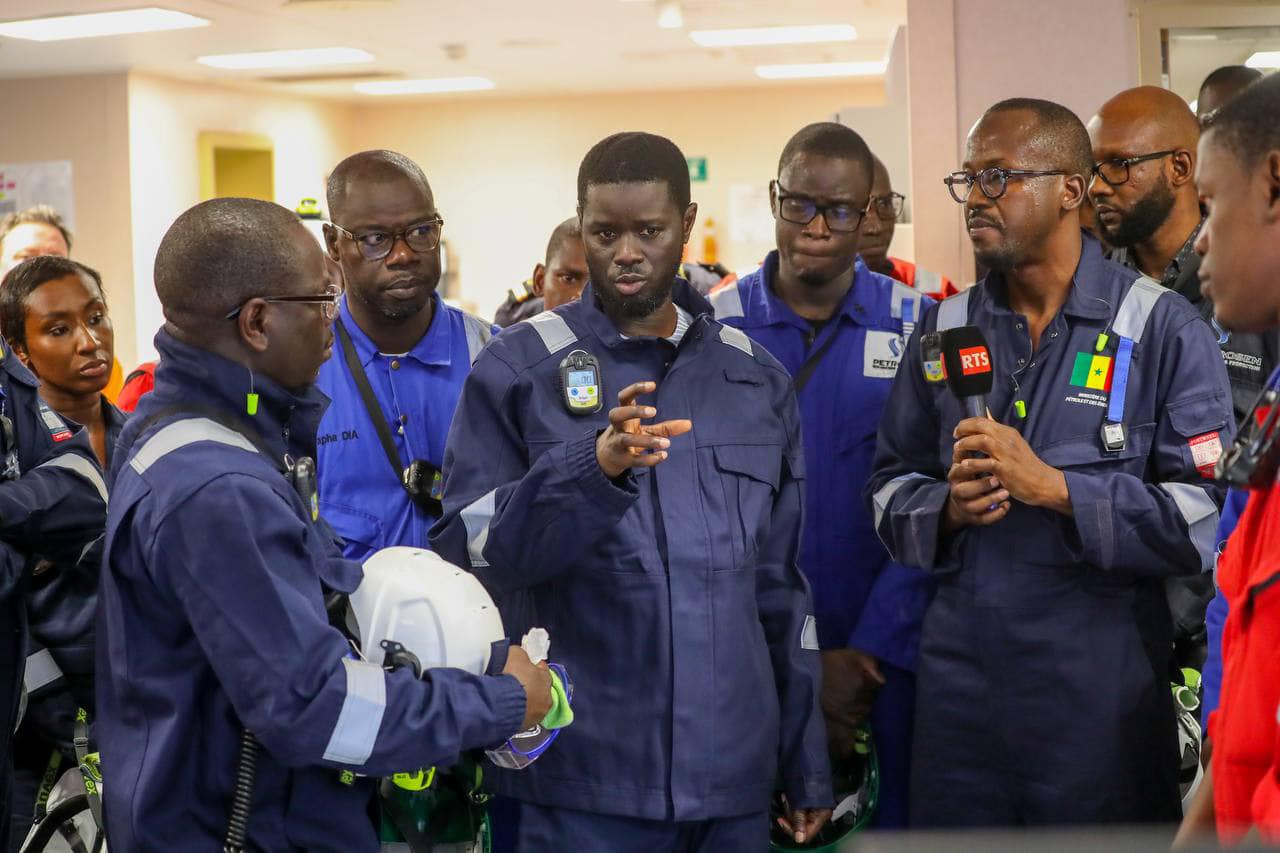 Le Président sénégalais, Diomaye Faye, effectuant une visite du FPSO. Le Président sénégalais, Diomaye Faye, effectuant une visite du FPSO.