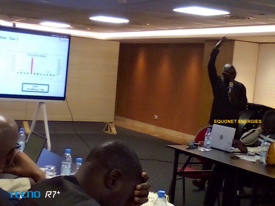 Le chef de division projets maîtrise de l’énergie à l’AEME, Papa Demba Diouf s'exprimant devant les DAGE. Le chef de division projets maîtrise de l’énergie à l’AEME, Papa Demba Diouf s'exprimant devant les DAGE.