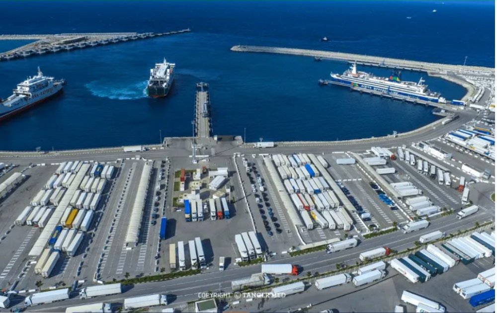 IFC, la MIGA et des banques internationales s'associent avec le complexe portuaire marocain Tanger Med afin d’agrandir le terminal pour camions et passagers. IFC, la MIGA et des banques internationales s'associent avec le complexe portuaire marocain Tanger Med afin d’agrandir le terminal pour camions et passagers.