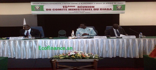 Au milieu, le ministre sénégalais en charge des Finances. Au milieu, le ministre sénégalais en charge des Finances.