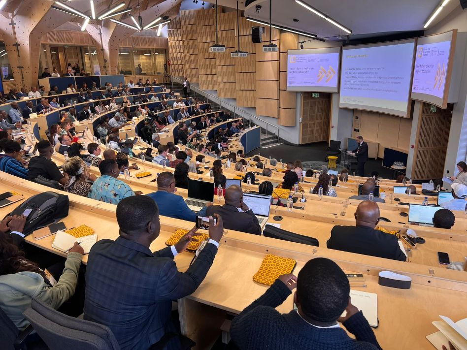Amphithéâtre Université Cheikh Anta Diop. Amphithéâtre Université Cheikh Anta Diop.