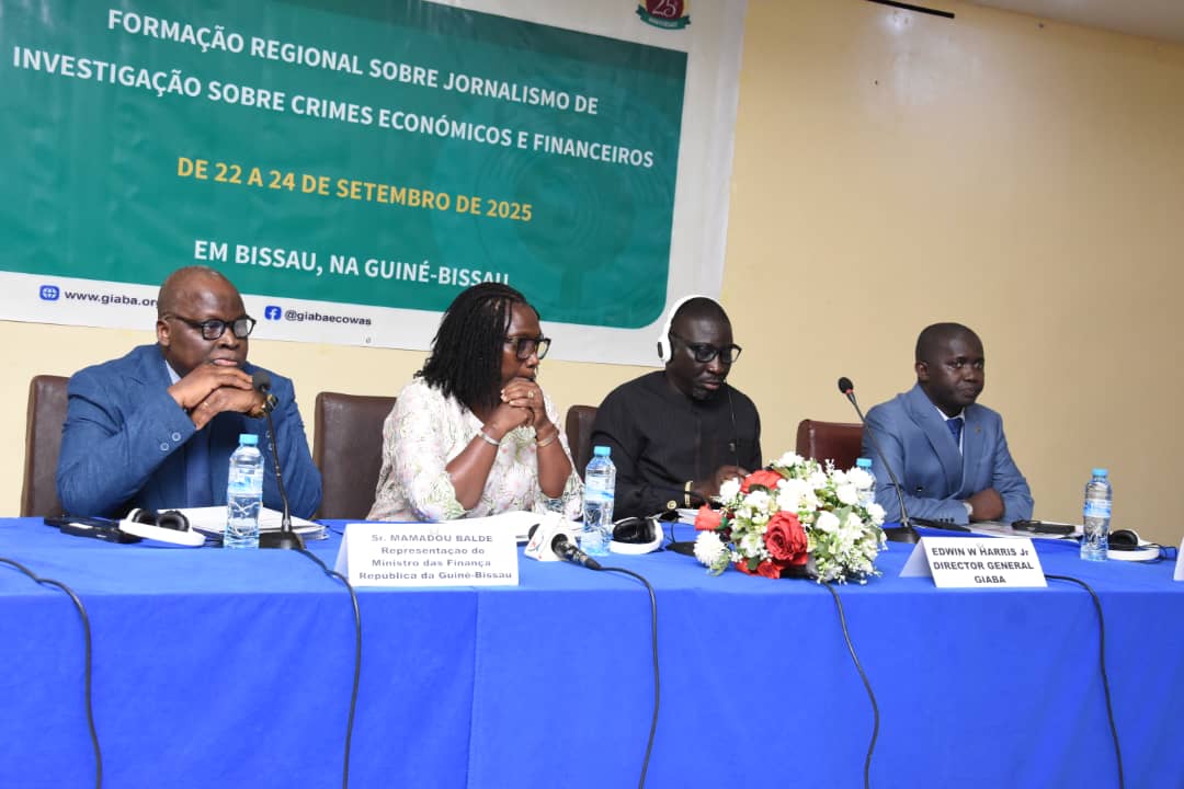 Le Directeur général du GIABA,(2ième personnalité à partir de la droite) a réaffirmé son engagement stratégique envers les médias comme partenaires clés dans la lutte contre le blanchiment de capitaux et le financement du terrorisme. Le Directeur général du GIABA,(2ième personnalité à partir de la droite) a réaffirmé son engagement stratégique envers les médias comme partenaires clés dans la lutte contre le blanchiment de capitaux et le financement du terrorisme.