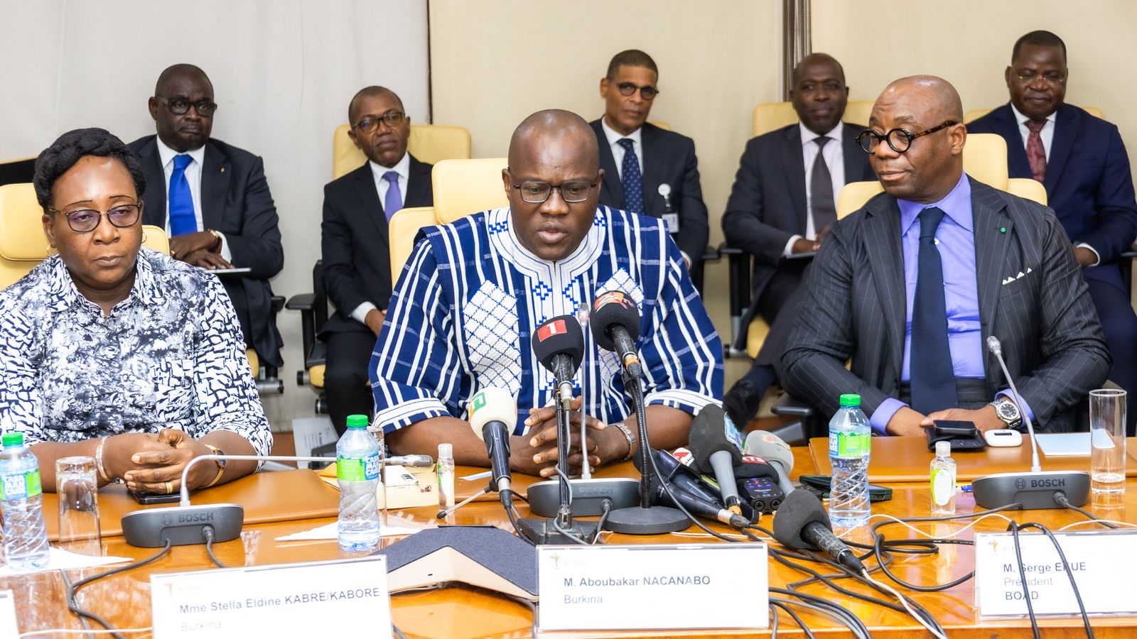 Aboubacar NACANABO, le nouveau président en exercice du Conseil des ministres statutaire de l'UEMOA, s'exprimant à fin des travaux. 