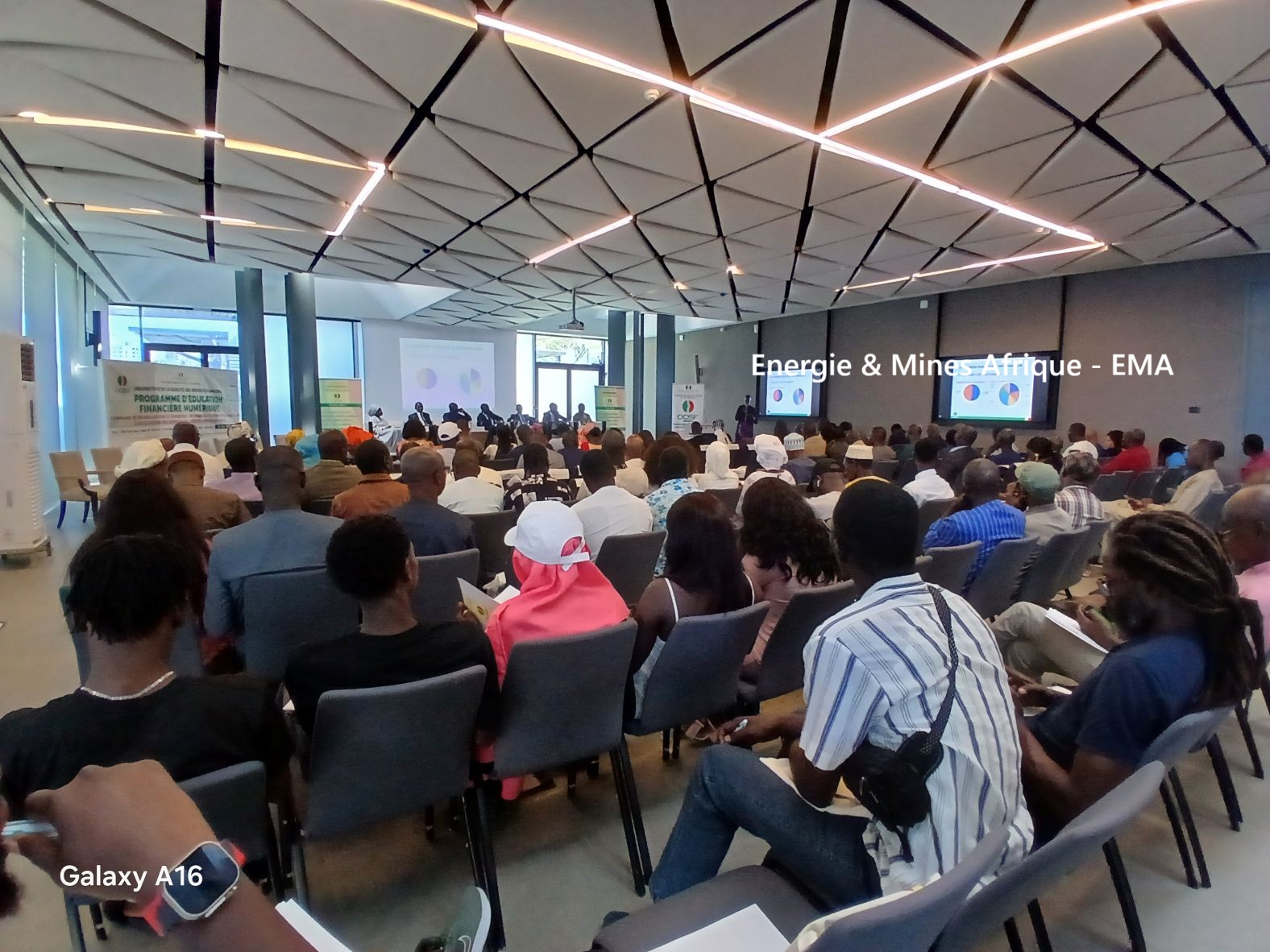 Vers une gouvernance inclusive des services financiers numériques : Dakar en éclaireur Vers une gouvernance inclusive des services financiers numériques : Dakar en éclaireur