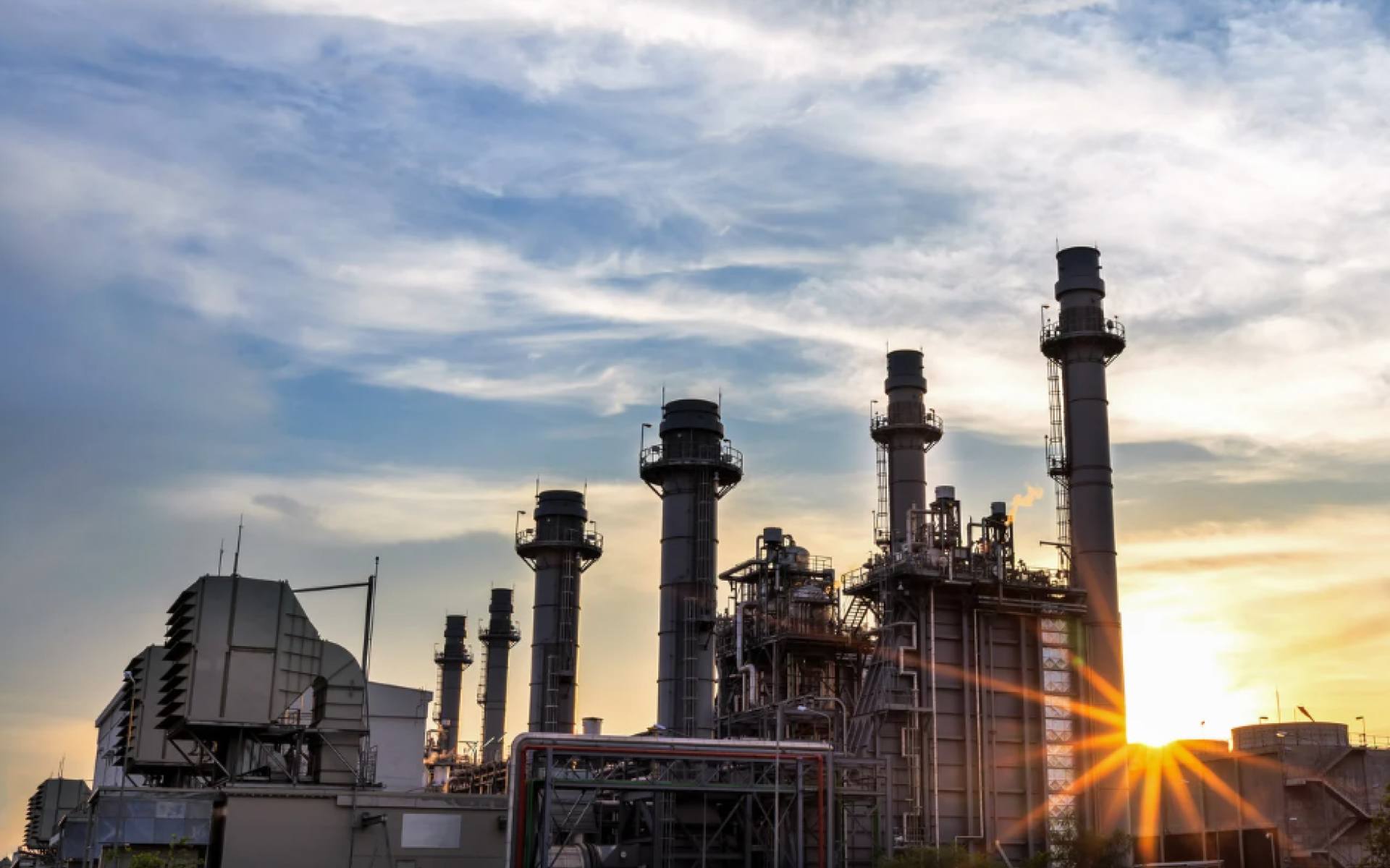 Le Sénégal mise sur les stratégies « Gas to power » et « Gas to industry » pour assurer son autonomie énergétique et transformer localement ses ressources minières.