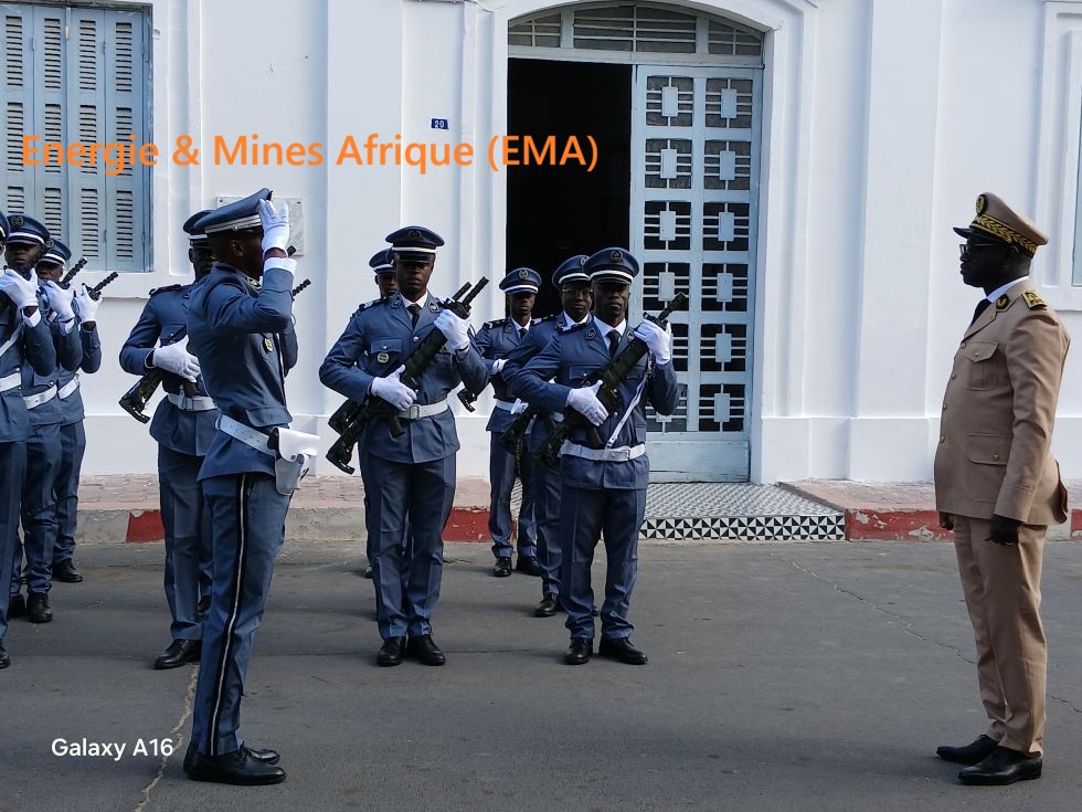 Le gouverneur de Saint-Louis, Al Hassan Sall, accueillis par les agents de douanes du Nord.