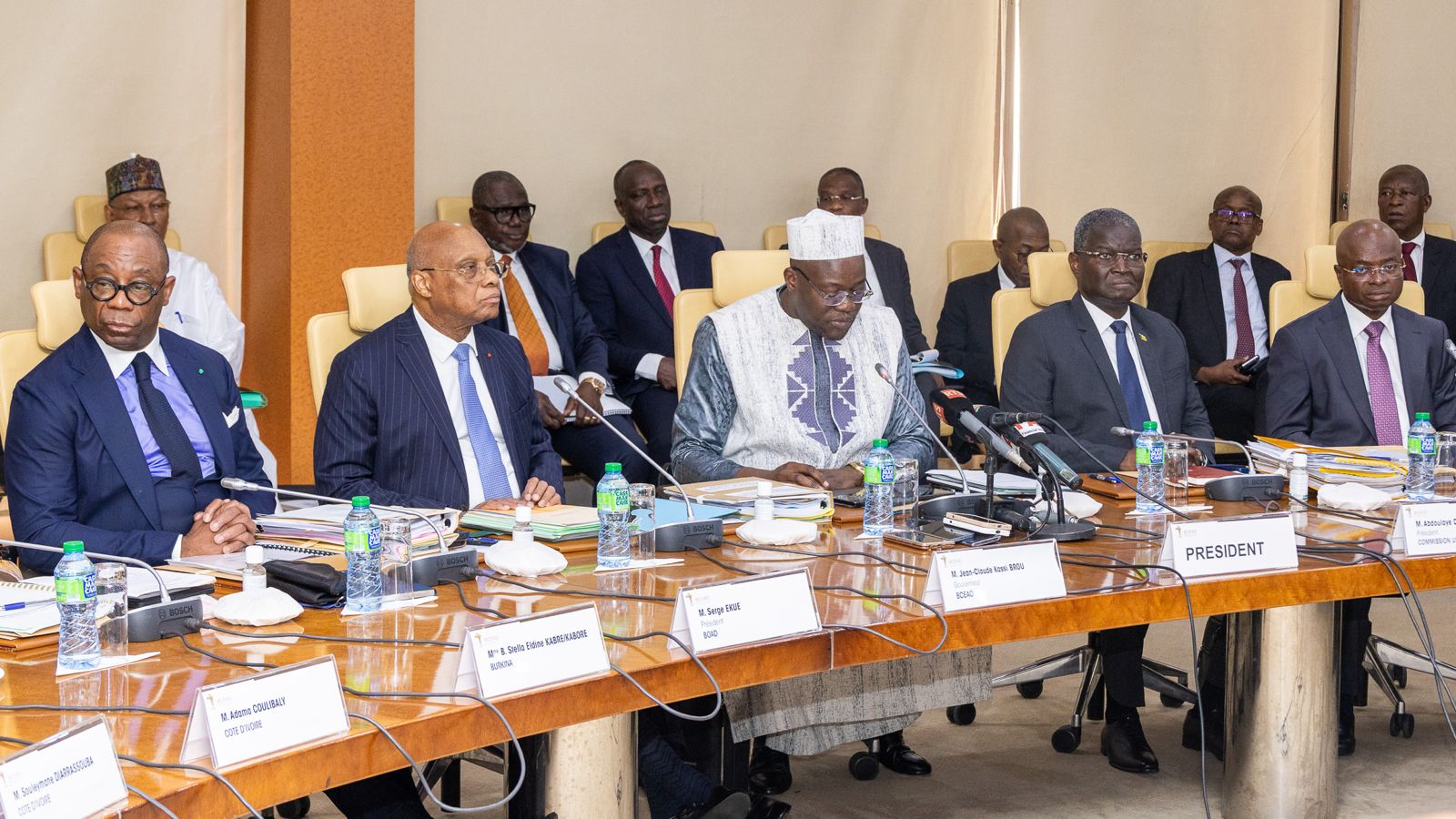 Au micro, Aboubakar Nacanabo, ministre de l’Économie et des Finances du Burkina Faso et président du Conseil des ministres de l'UEMOA..