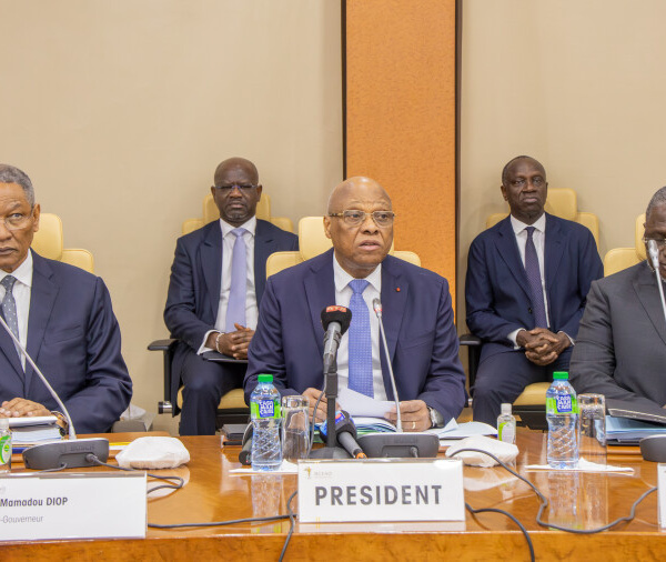 La BCEAO maintient ses taux directeurs face à une croissance solide et une inflation négative