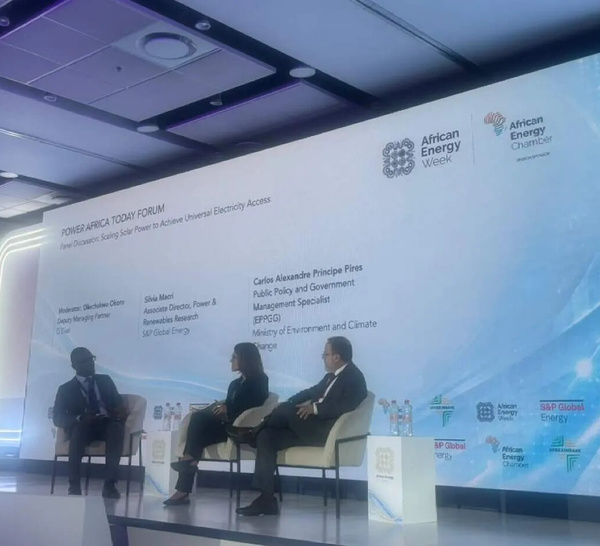 Cap sur 134 GW d’ici 2035 : le boum du solaire en Afrique face au piège du modèle économique des réseaux nationalisés
