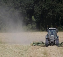 La Tunisie envisage d'importer des voitures et engins agricoles d'Algérie