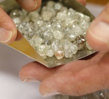 Diamant : le géant sud-africain De Beers veut retourner au Zimbabwe et en RDC