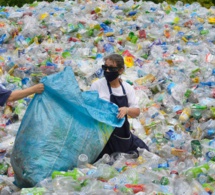 Nestlé ambitionne d’investir 1 219. 460 000 000 FCFA pour passer des plastiques vierges aux plastiques recyclés Nestlé ambitionne d’investir 1 219. 460 000 000 FCFA pour passer des plastiques vierges aux plastiques recyclés