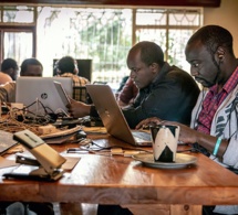 Facebook lance l'édition 2021 de “Mon Univers Digital” en Afrique subsaharienne pour répondre aux besoins en matière d'éducation numérique. Facebook lance l'édition 2021 de “Mon Univers Digital” en Afrique subsaharienne pour répondre aux besoins en matière d'éducation numérique.