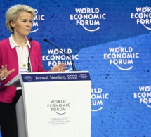 le président de la ce, von der leyen, condamne le "chantage de la russie" sur la nourriture et le carburant le président de la ce, von der leyen, condamne le "chantage de la russie" sur la nourriture et le carburant