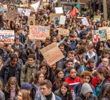 grève mondiale pour le climat : jonction de groupes africains au mouvement d'humeur pour exiger la fin du financement des projets pétroliers, charbonniers et gaziers grève mondiale pour le climat : jonction de groupes africains au mouvement d'humeur pour exiger la fin du financement des projets pétroliers, charbonniers et gaziers