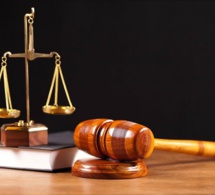 M. le président, gouverner avec justice et équité. Dieu vous surveille M. le président, gouverner avec justice et équité. Dieu vous surveille