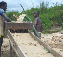Cameroun : plus de 90 % de l’or échappe au circuit officiel, le gouvernement veille au grain. 
