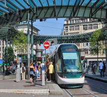 Transports et Tic : plus de 2 milliards de dollars de la Bad pour 17 projets en 2015